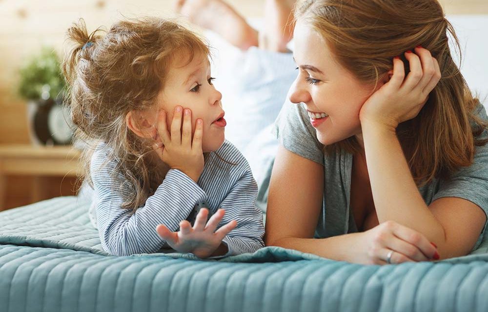 https://mihaelaplugarasu.com/wp-content/uploads/2022/04/mama_asculta_copil-1000x640.jpg